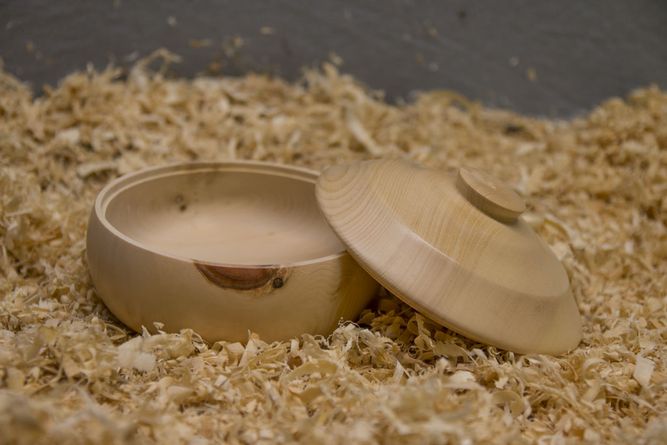 Holzschale mit Deckel