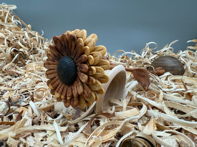 Blume aus Holz