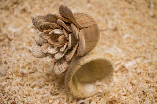 Blume aus Holz