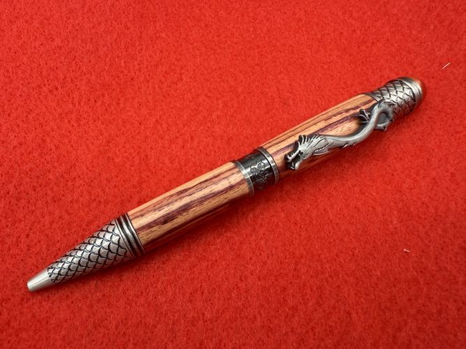 Kugelschreiber mit Holzelementen