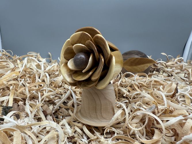 Blume aus Holz